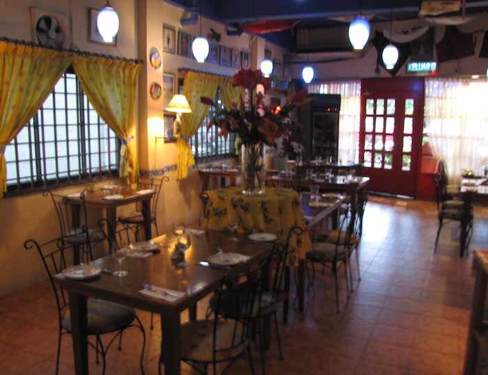 photo of Chez Papa dining room