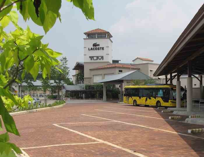 Bus stalls at Johor Premium Outlets