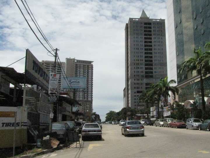 photo of the road between Setia Sky 88 and New York Hotel