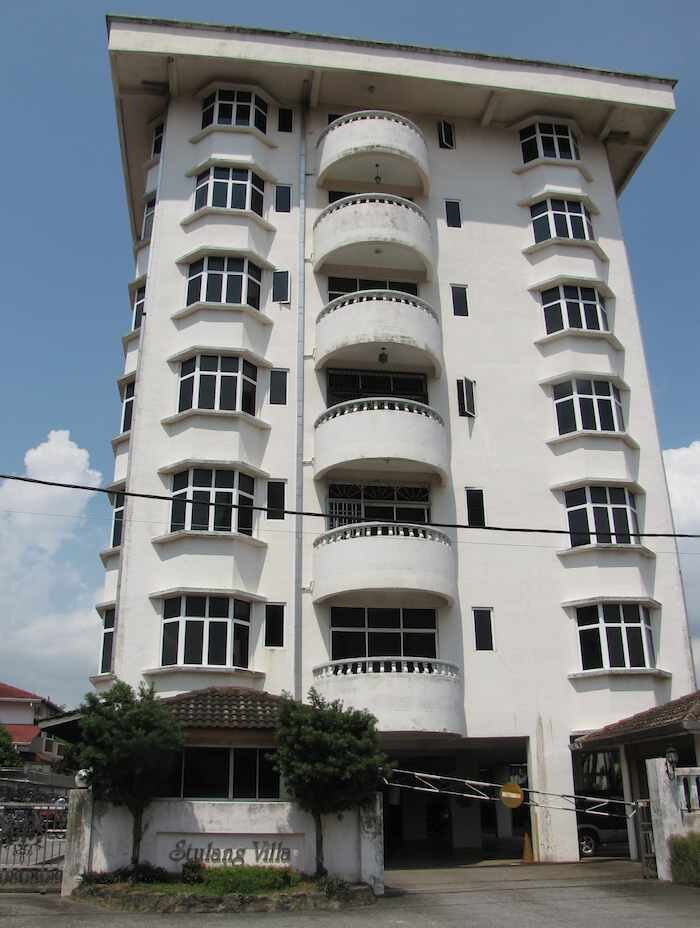 exterior view of Stulang Villa Condo building